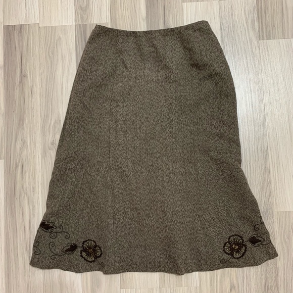 Embroidered Floral Skirt - Picture 3 of 3